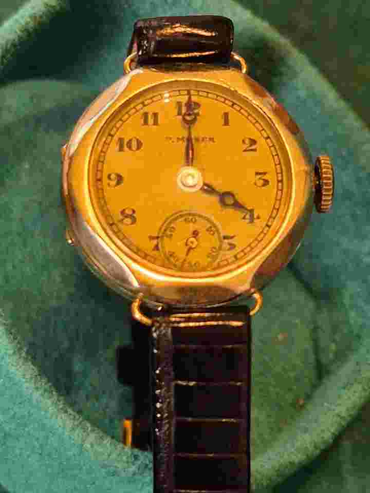 P. MOSER solid gold 14K Lady's antique 14ct gold manual ideal vintage wristwatch 
