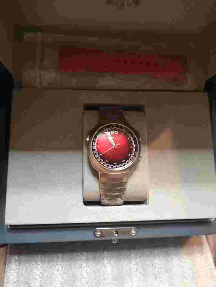 H.MOSER redfumedial 6907-1201 : Steel / DLC - red fume dial - limited to 20 pcs 2025 fullset Like New | original box | original papers