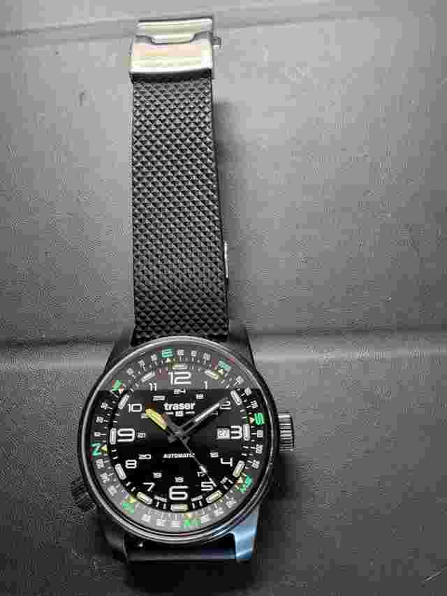 Traser P68 Pathfinder Automatic 46mm 10atm H3 Selbstleuchtend durch Trigalight-Technologi Kompasslünette