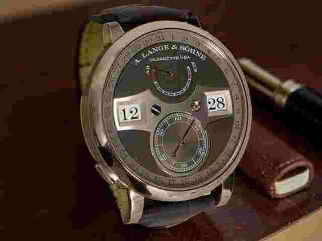 A. Lange & Söhne Zeitwerk Date Case in white gold 18K - 44,2 mm; Grey solid silver dial