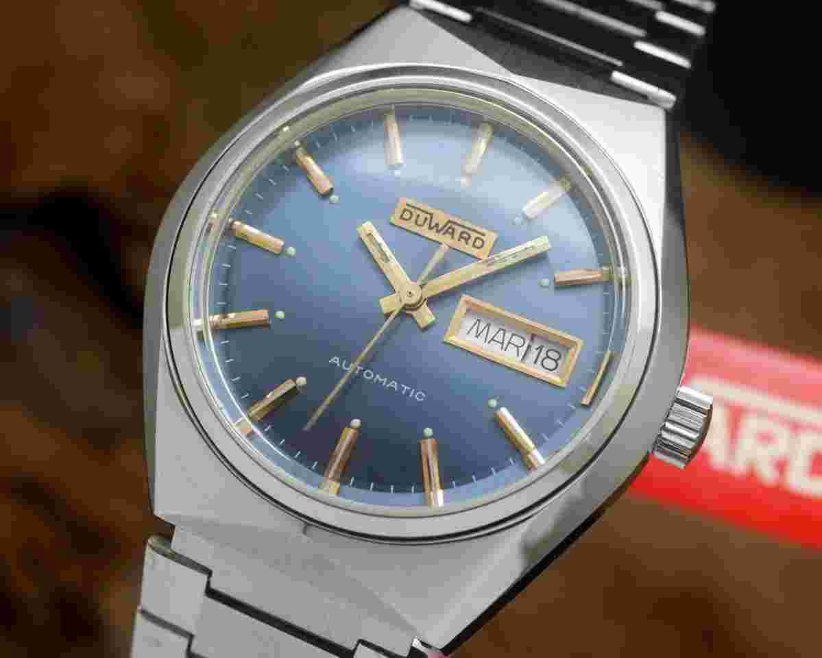 Duward New Old Stock NOS Automatic vintage watch deep blue dial SERVICED WARRANTY Beveled mineral crystal with hang tag with matching numbers 