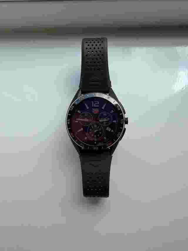 TAG Heuer Connected E4 Bright Black Edition Connected Calibre Full set with extra charger (2x)