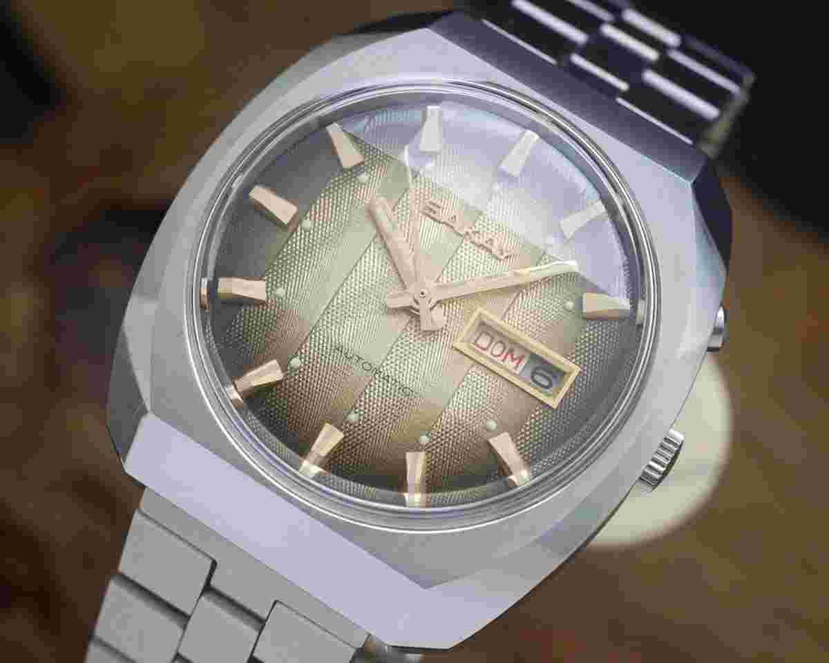 Sakay New Old Stock NOS Automatic rare textured dial vintage Japan made SERVICED WARRANTY champagne-gold dial with a rare texture and faceted crystal! 