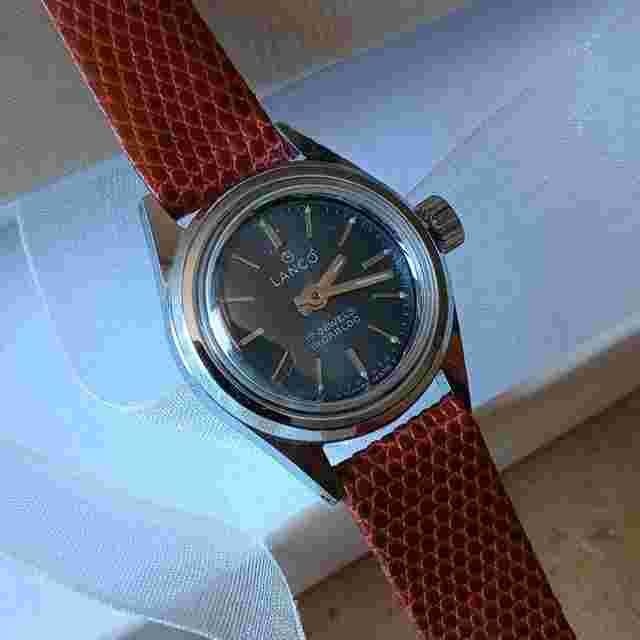 Lanco Lady Manual Winding - Blue Dial. Vintage 65/70 NOS Beautiful blue dial with applied indexes. Brown strap.