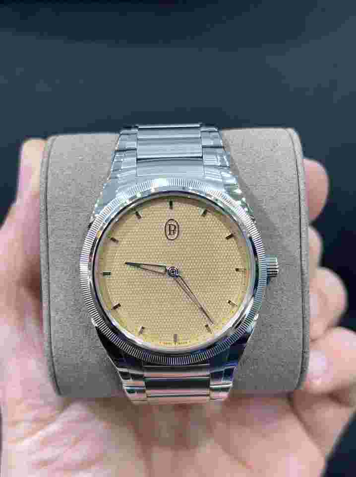 Parmigiani Fleurier Tonda
Pf Micro-rotor Golden Siena 40mm Stainless Steel and Platinum