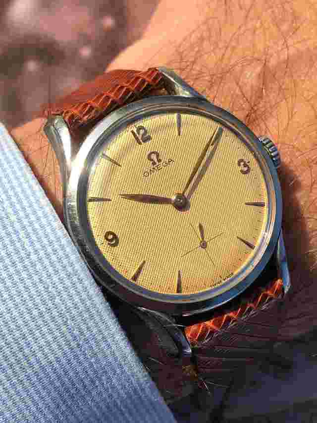 Omega Classic
                           
                                 Calatrava Honeycomb Dial 2487-1 Nice Condition Cal 30T2 PC Top Rare Watch Vintage