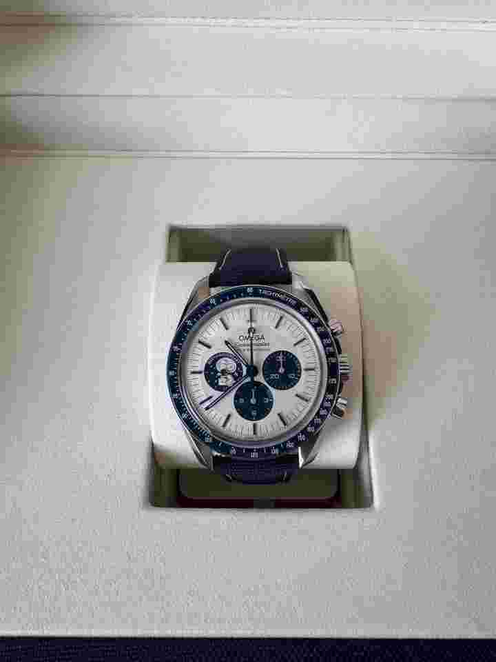 Omega Speedmaster Professional Moonwatch 'Silver Snoopy Award' Full Set with Box and Papers Stickers still attached