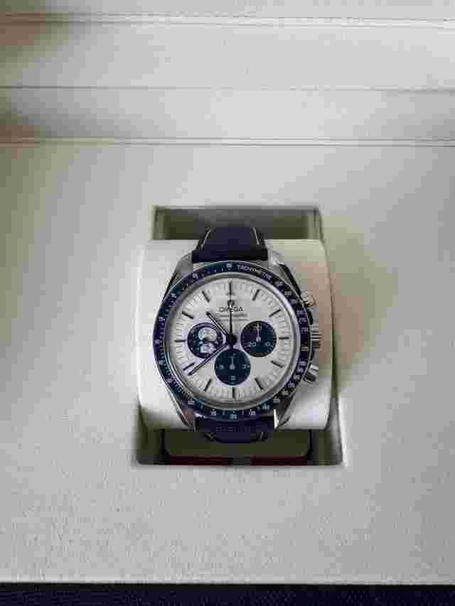Omega Speedmaster Professional Moonwatch 'Silver Snoopy Award' Full Set with Box and Papers Stickers still attached