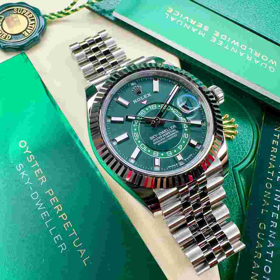 Rolex Sky-Dweller
Used | In stock | 2024 | Green Mint Dial Sky-Dweller Jubilee 42mm | 336934
