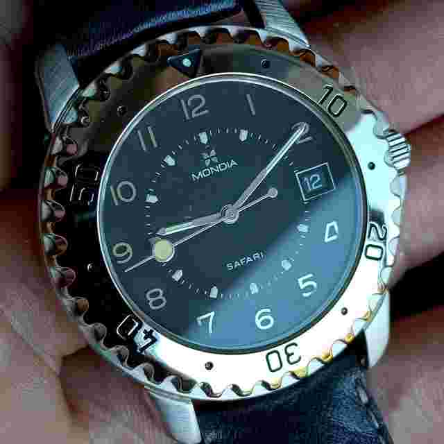 Mondia Zenith Safari WR50M MT - Ø 39 mm Vintage 90 NOS Black dial with applied Arabic numerals and Tritium
