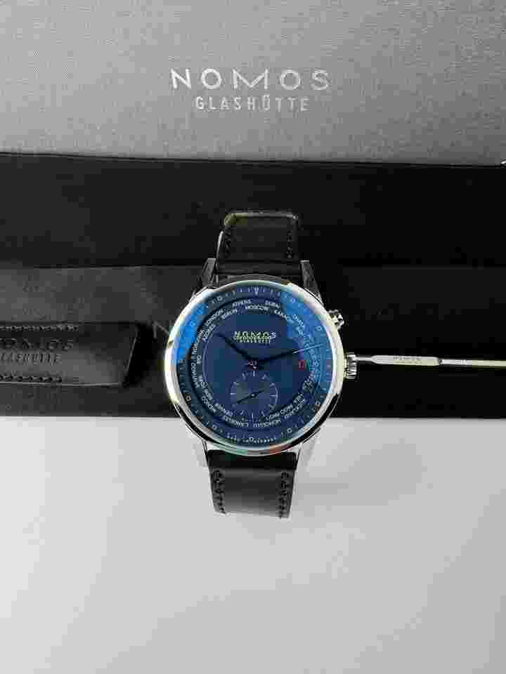 NOMOS Zürich Weltzeit
                           
                                 "Nachtblau" Ref. 807.