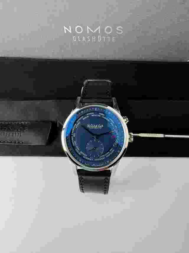 NOMOS Zürich Weltzeit
                           
                                 "Nachtblau" Ref. 807.