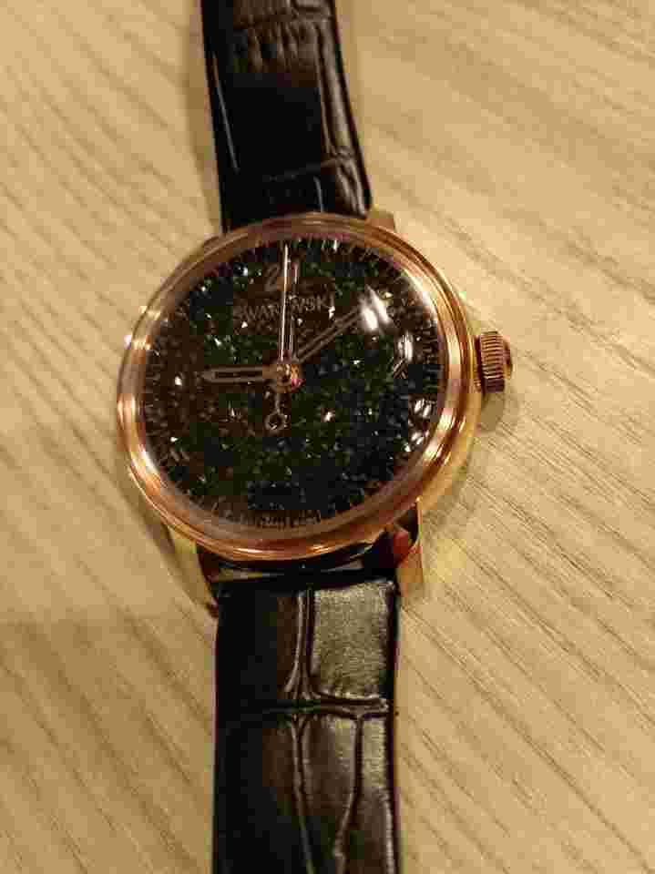 Swarovski chrystaline hours Bellissimo orologio Swarovski . Cinturino un po consumato!