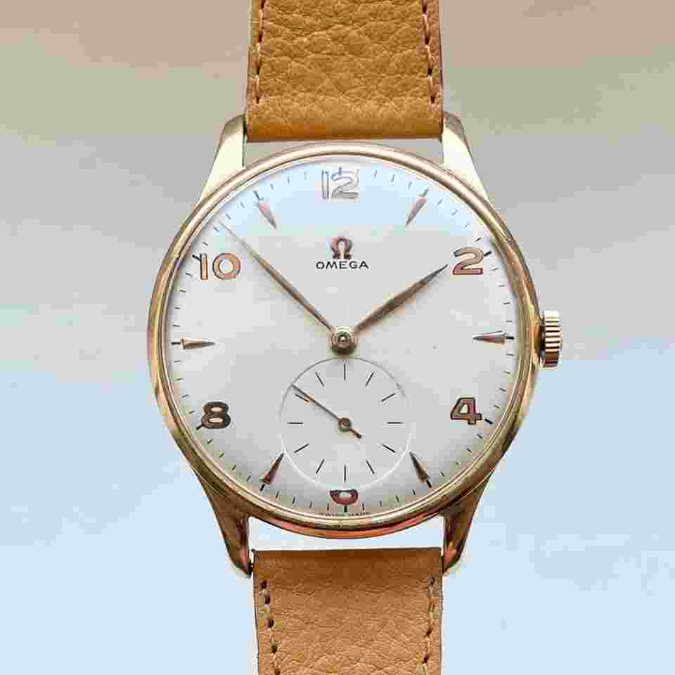 Omega Classic
Vintage Jumbo 38mm - 18k Rose Gold - 1947