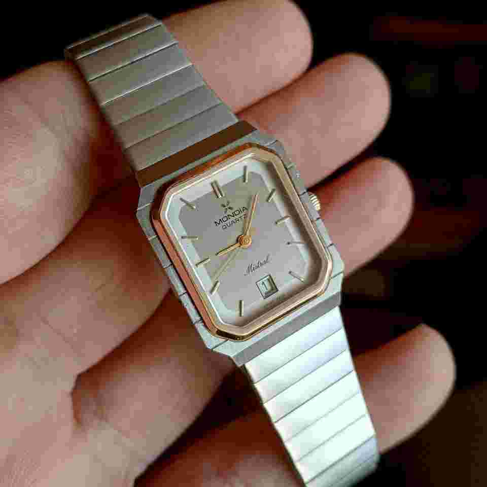 Mondia Zenith Lady Quartz mod. Mistral - St.Steel/Gold Plated YG bezel. Vintage 85 NOS Refined watch with original guarantee from the time.