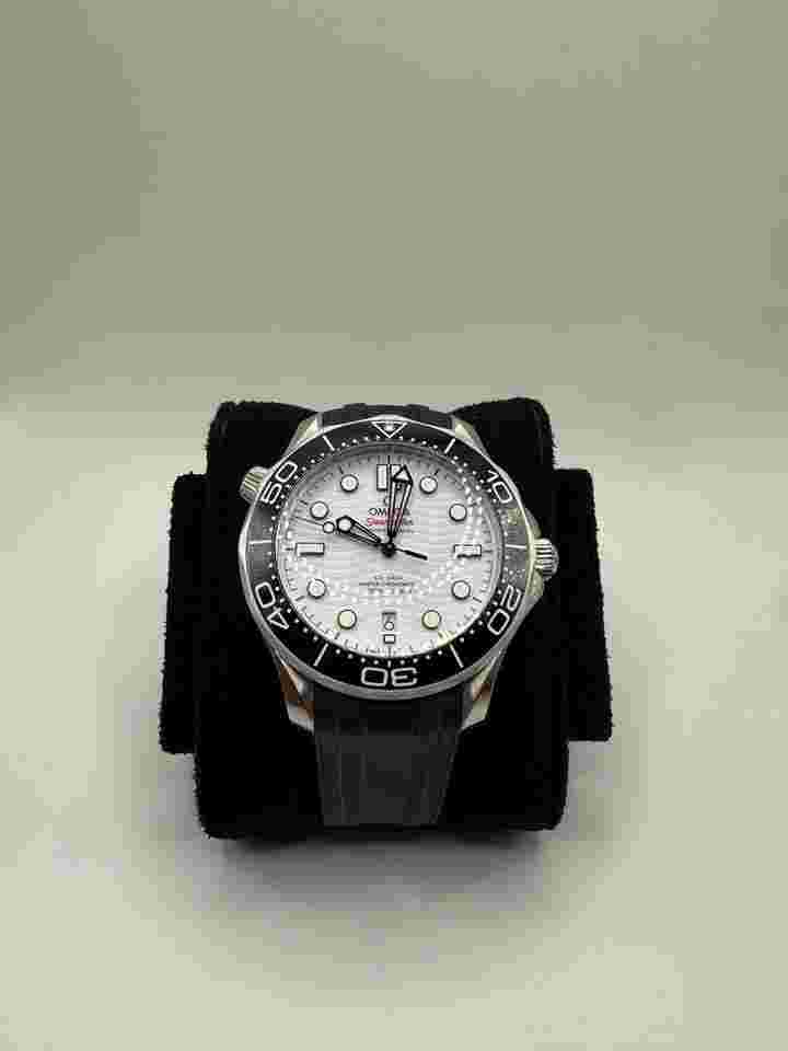 Omega Seamaster Diver 300 M Original box w/hidden case. Chrono/pictogram cards only.