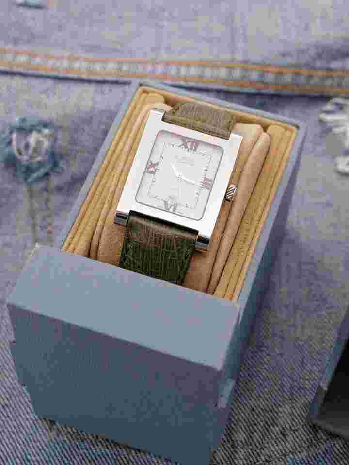 Gianni bulgari enigma Enigma 1935 rectangular box paper nos condition by bulgari 