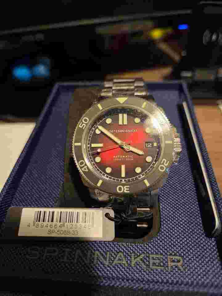 Spinnaker Hull Diver Automatic Hull Diver Automatic never worn Red dial