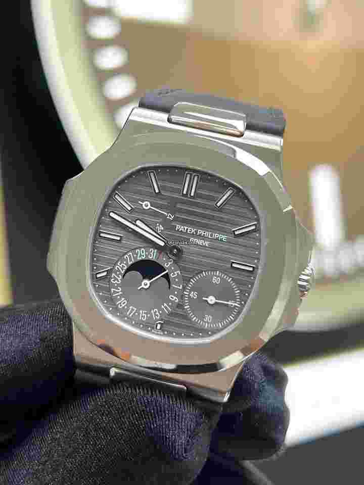 Patek Philippe Nautilus
                           
                                 5712G White Gold Moonphase