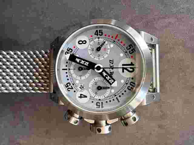 B.R.M V8-44 V8-44-configurée Montre BRM en parfait état , sous garantie , set complet