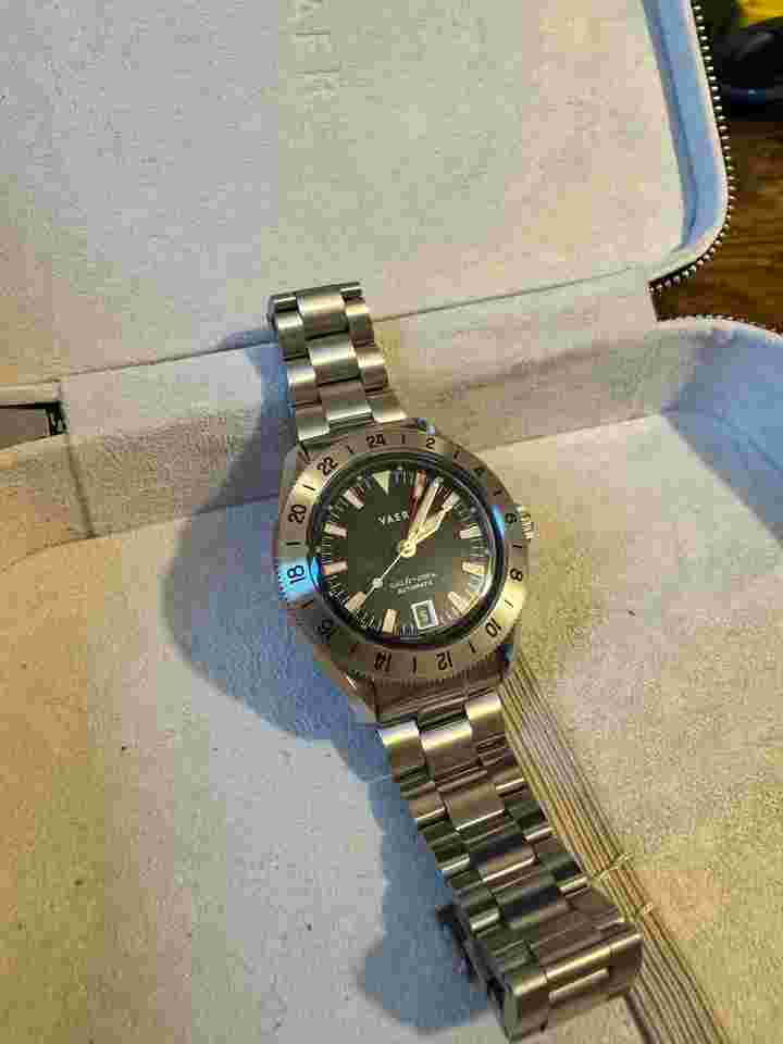 Vaer G5 Pacific Steel 39mm Auto Fully automatic TRUE GMT using the Miyota 9075 movement 