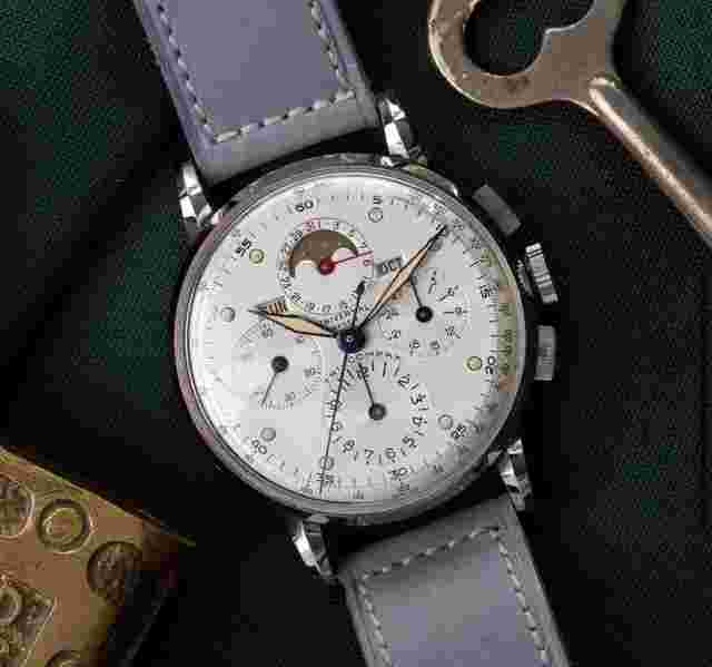 Universal Genève Tri-Compax 22250