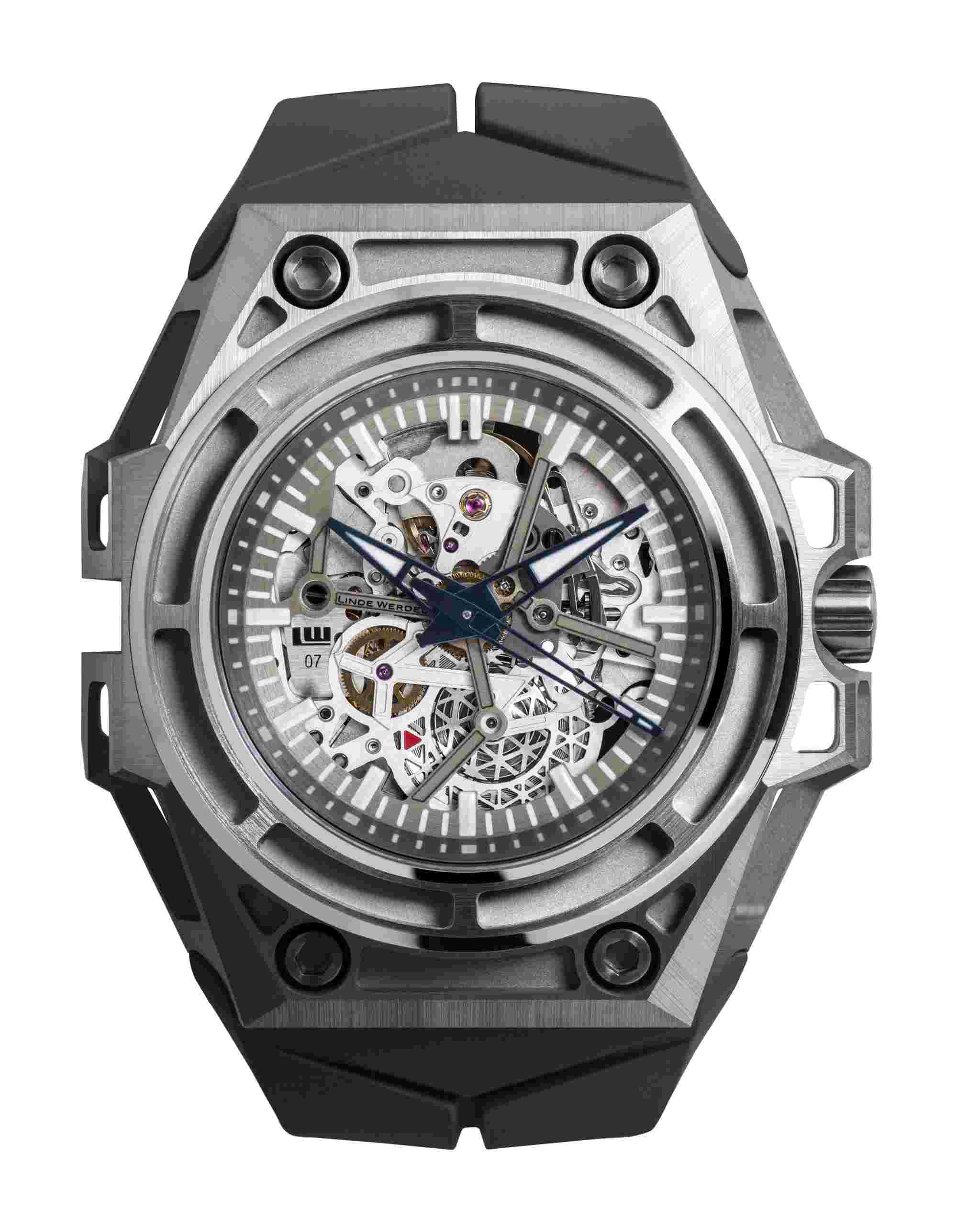 Linde Werdelin
Spidolite Titanium – 3D Movement
