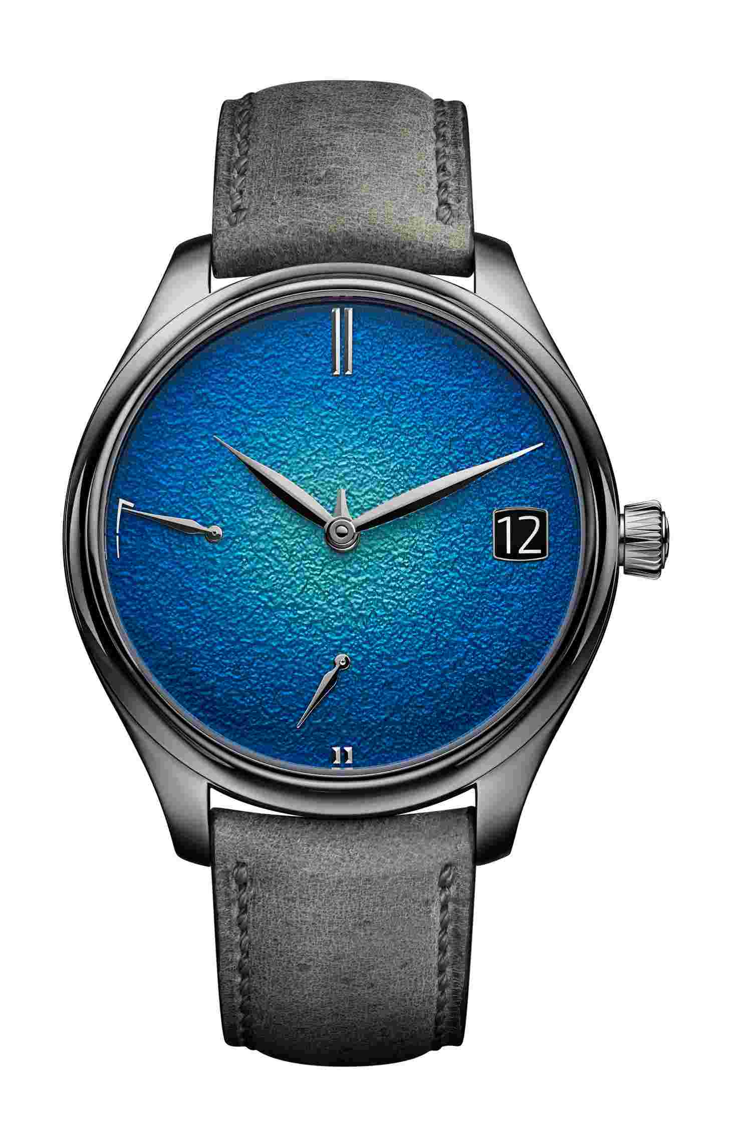 H. Moser & Cie
Endeavour Perpetual Calendar Tantalum Blue Enamel