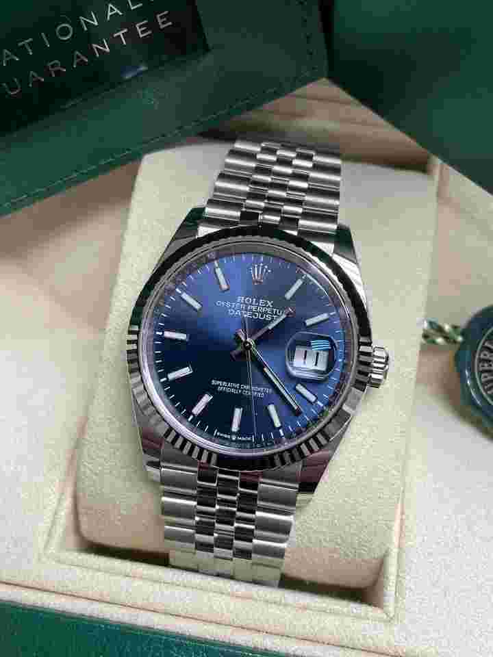 Rolex Datejust 36
36mm Blue Dial Fluted Bezel Jubilee 126234
