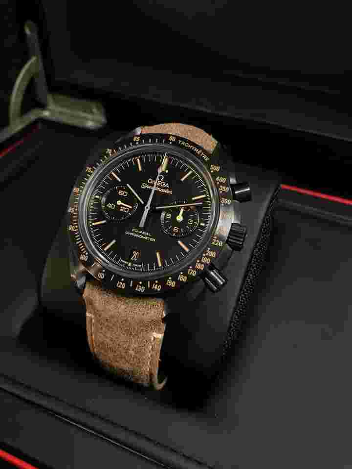 Omega Speedmaster
NEW 2024 Dark Side Of The Moon "Vintage Black" Speedmaster