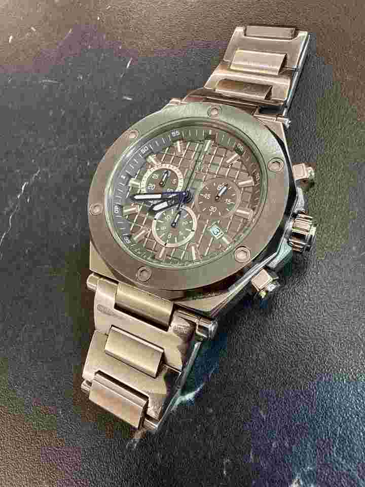 Guess Coleccion Solo para personas que buscan piezas especiales