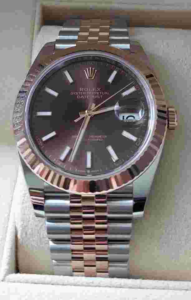 Rolex Datejust 41
126331 ROLEX OYSTER PERPETUAL DATEJUST 41 MEN'S LUXURY WATCH