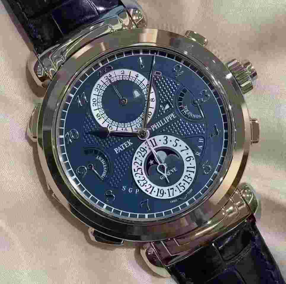 Patek Philippe Grandmaster Chime
Grand Complications 6300G Grandmaster Chime Double-faced blue Dial