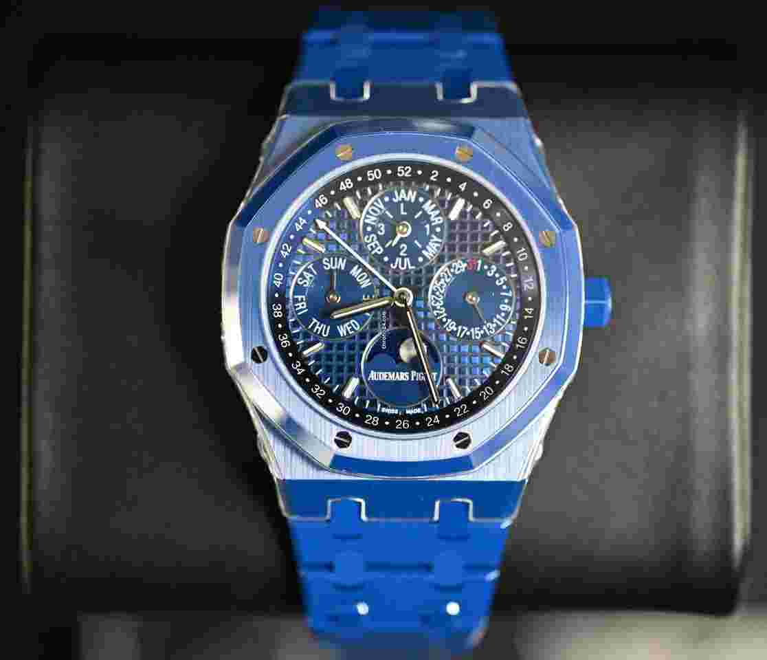 Audemars Piguet Royal Oak Perpetual Calendar
26579CS Perpetual Calendar Blue Ceramic