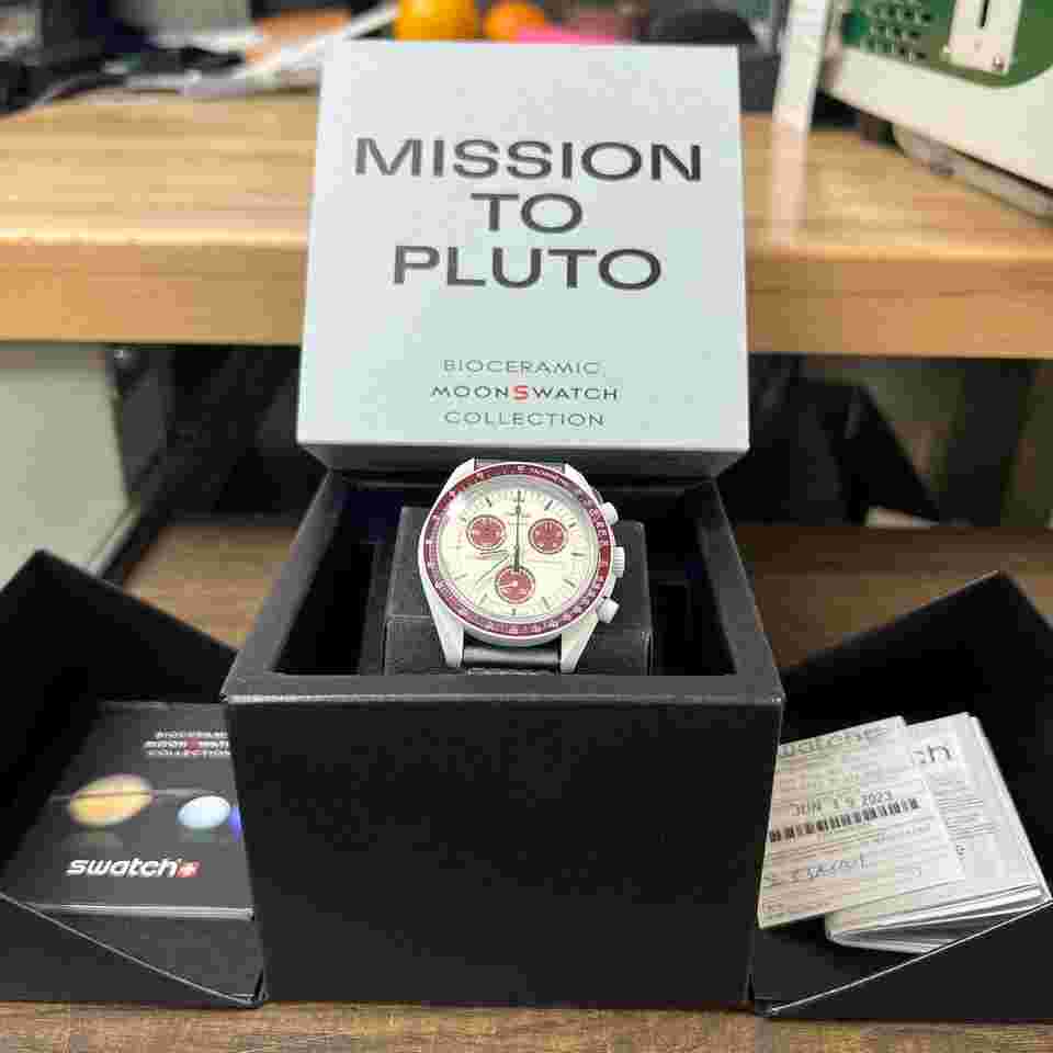 Swatch Moonswatch
"Mission To Pluto" Swatch x Omega