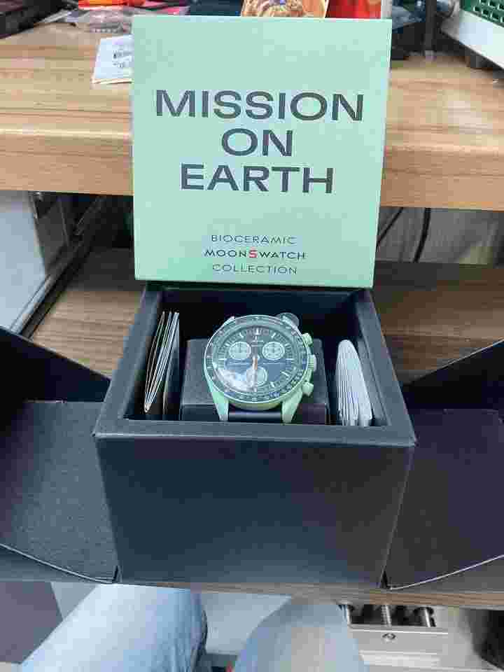 Swatch Moonswatch
"Mission On Earth" Swatch x Omega