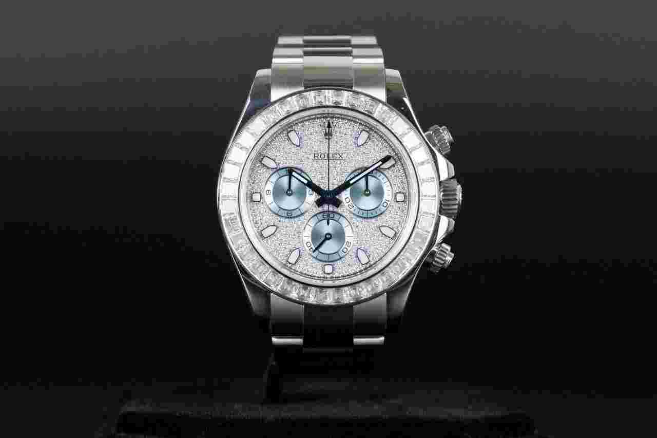 Rolex Daytona
116576TBR Daytona Platinum Pave Dial Baguette Diamond Bezel