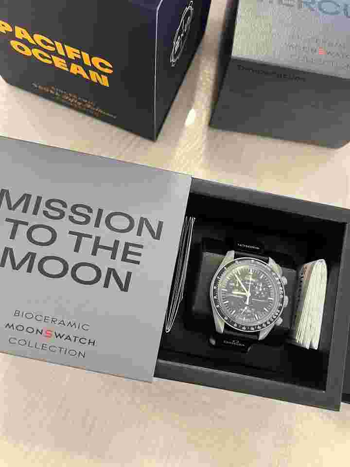 Swatch Moonswatch
x Omega BioCeramic Moonswatch Moonswatch "Mission To The Moon"