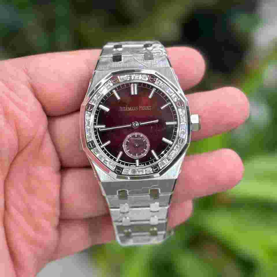 Audemars Piguet Royal Oak
26591IP Minute Repeater Supersonnerie Burgundy Dial Baguette Bezel Ti/Pl
