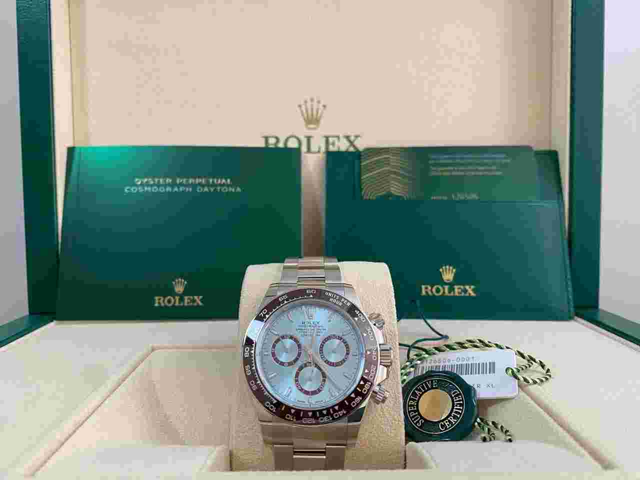 Rolex Daytona
NEW 2024 UNWORN Cosmograph Daytona Platinum Ice Blue Dial 126506 FULL SET