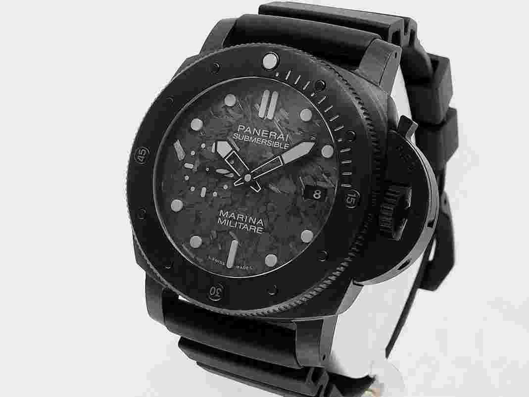 Panerai Luminor Submersible
Marina Militare PAM00979
