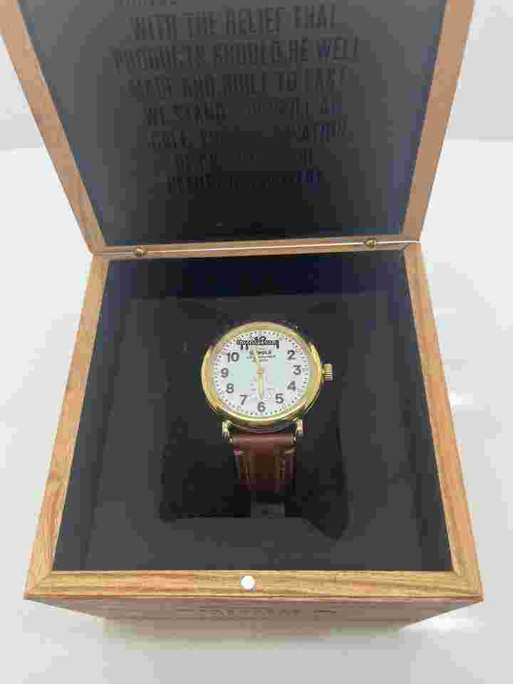 Shinola
The Runwell White Dial Brown Leather Strap Watch 41mm S0120266280