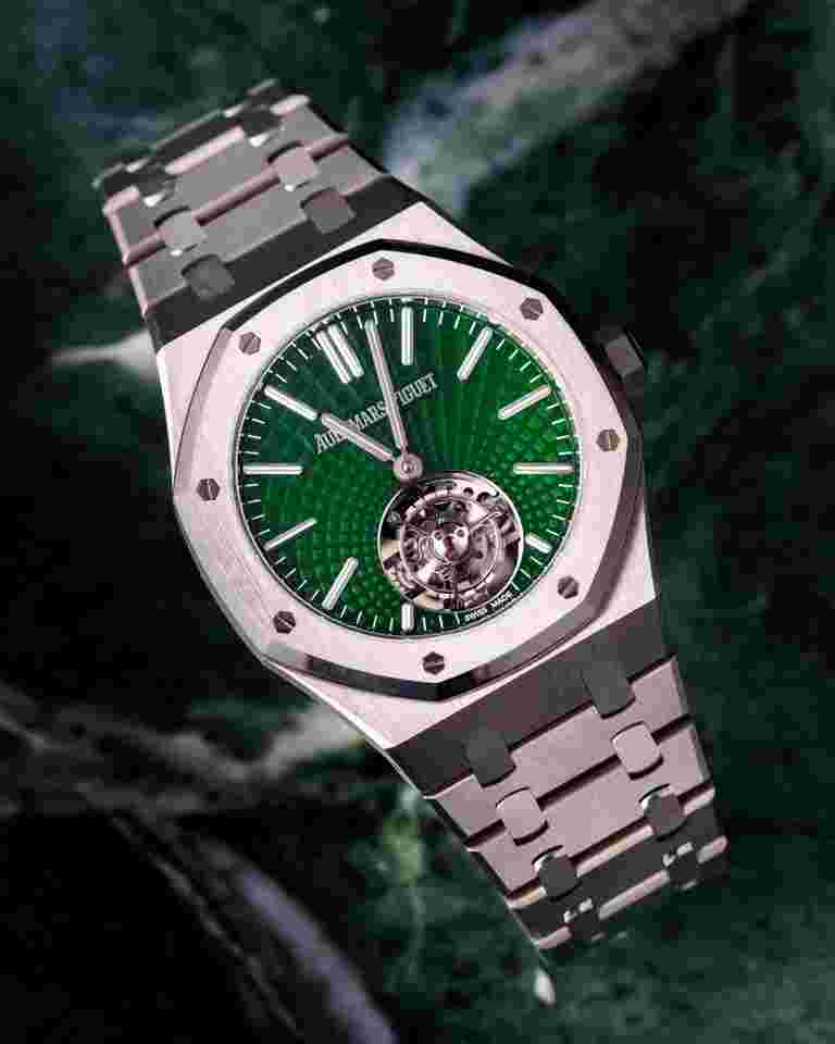Audemars Piguet Royal Oak Tourbillon
2022 Royal Oak 26534ti flying tourbillion Green