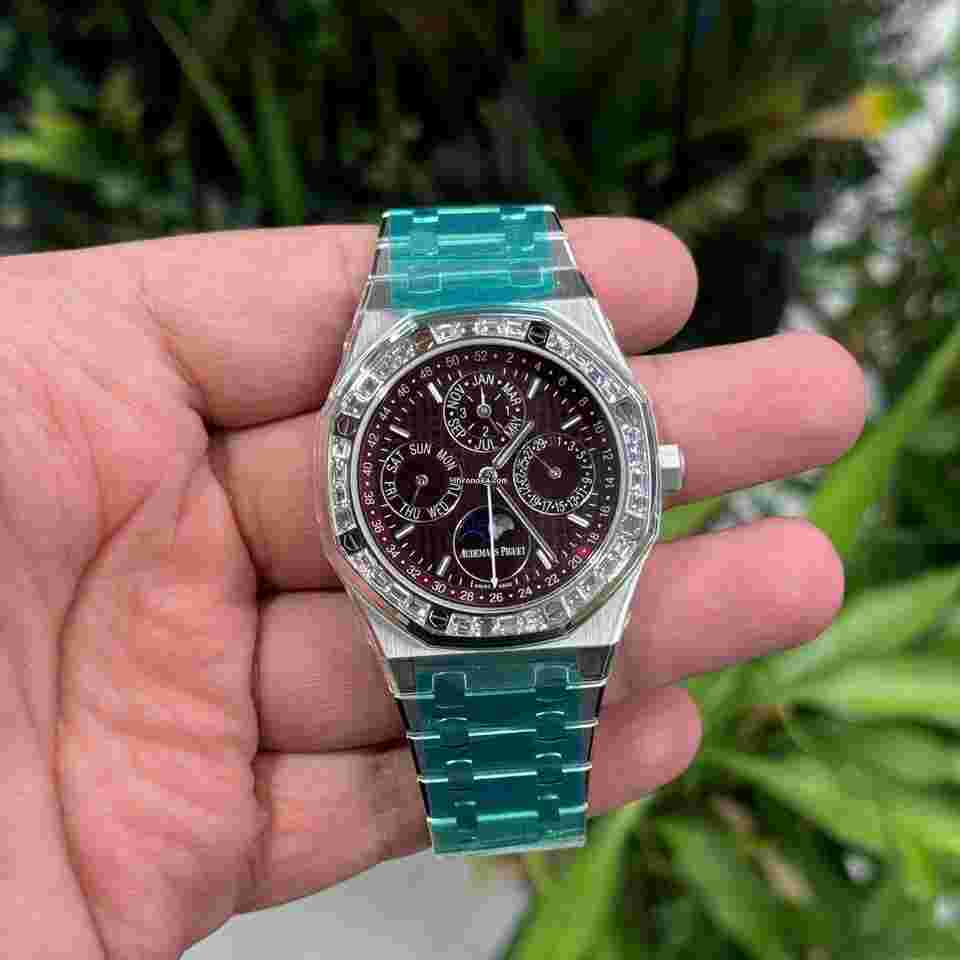 Audemars Piguet Royal Oak Perpetual Calendar
26598BC "Qatar"Burgundy Dial Diamond Baguette Special Edition