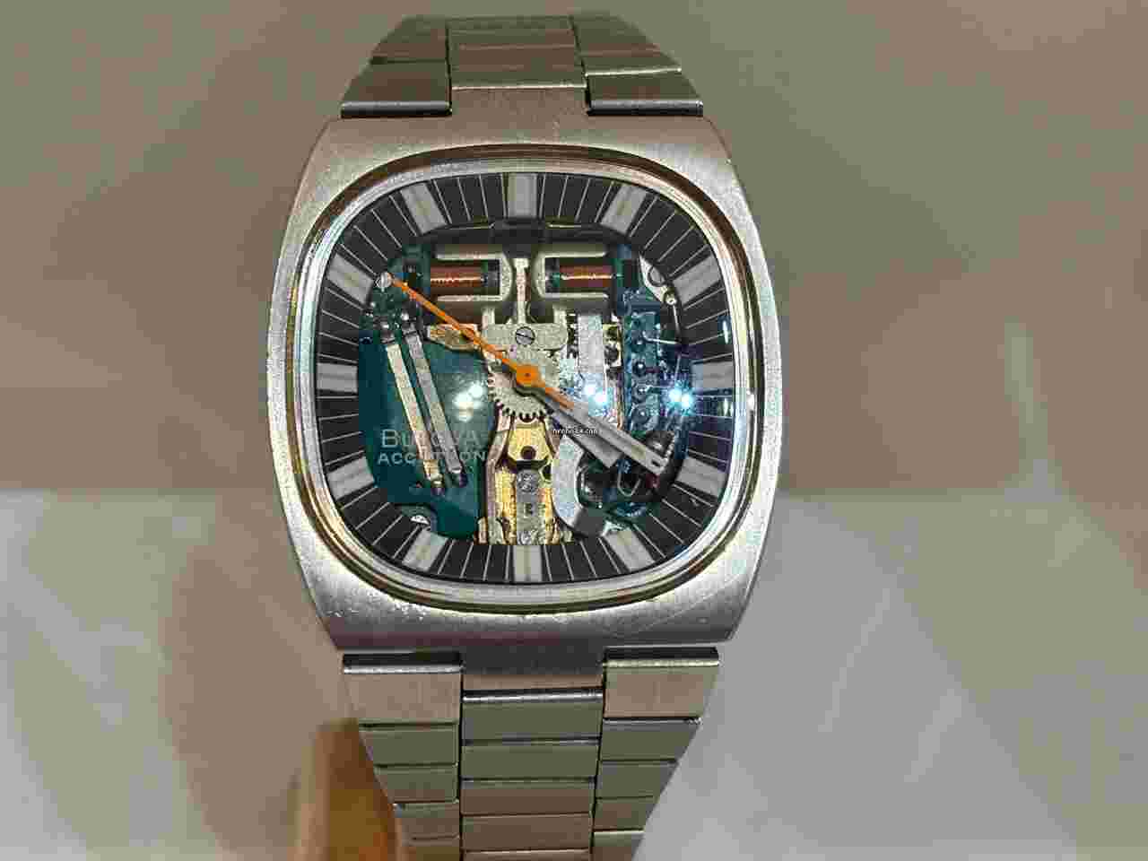 Bulova Accutron
Spaceview Cushion Case