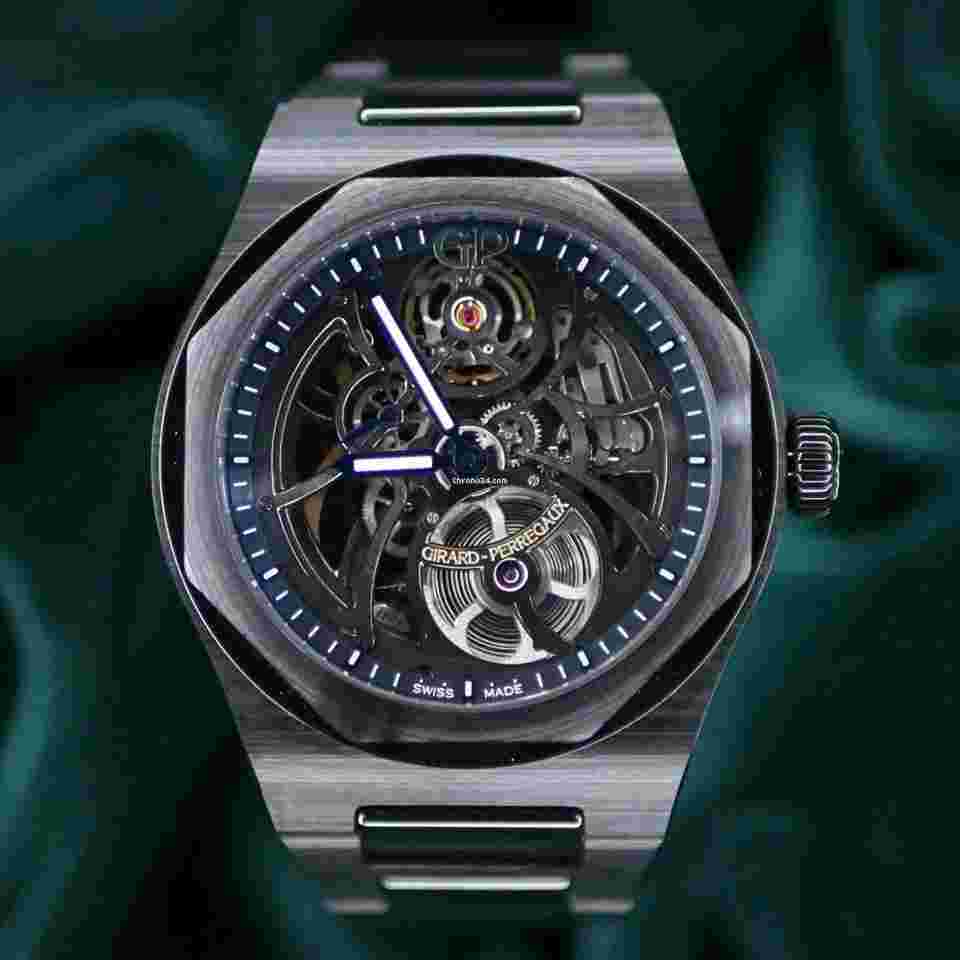 Girard Perregaux Laureato
MINT COMPLETE SET Laureato Skeleton North America Edition Black Ceramic 81015-32-176032A