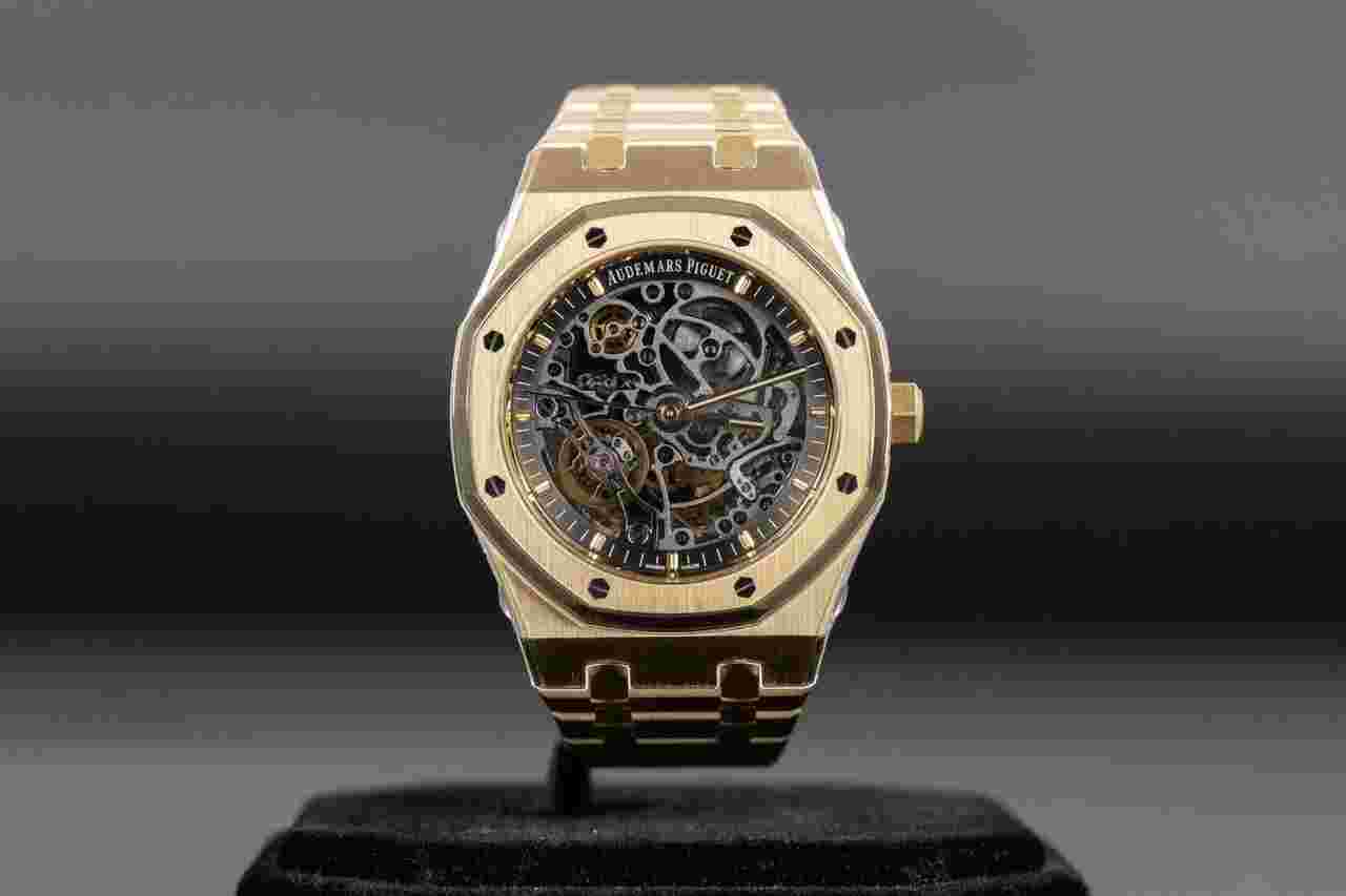 Audemars Piguet Royal Oak Double Balance Wheel Openworked
15407BA Royal Oak New Yellow Gold Novelty Openworked