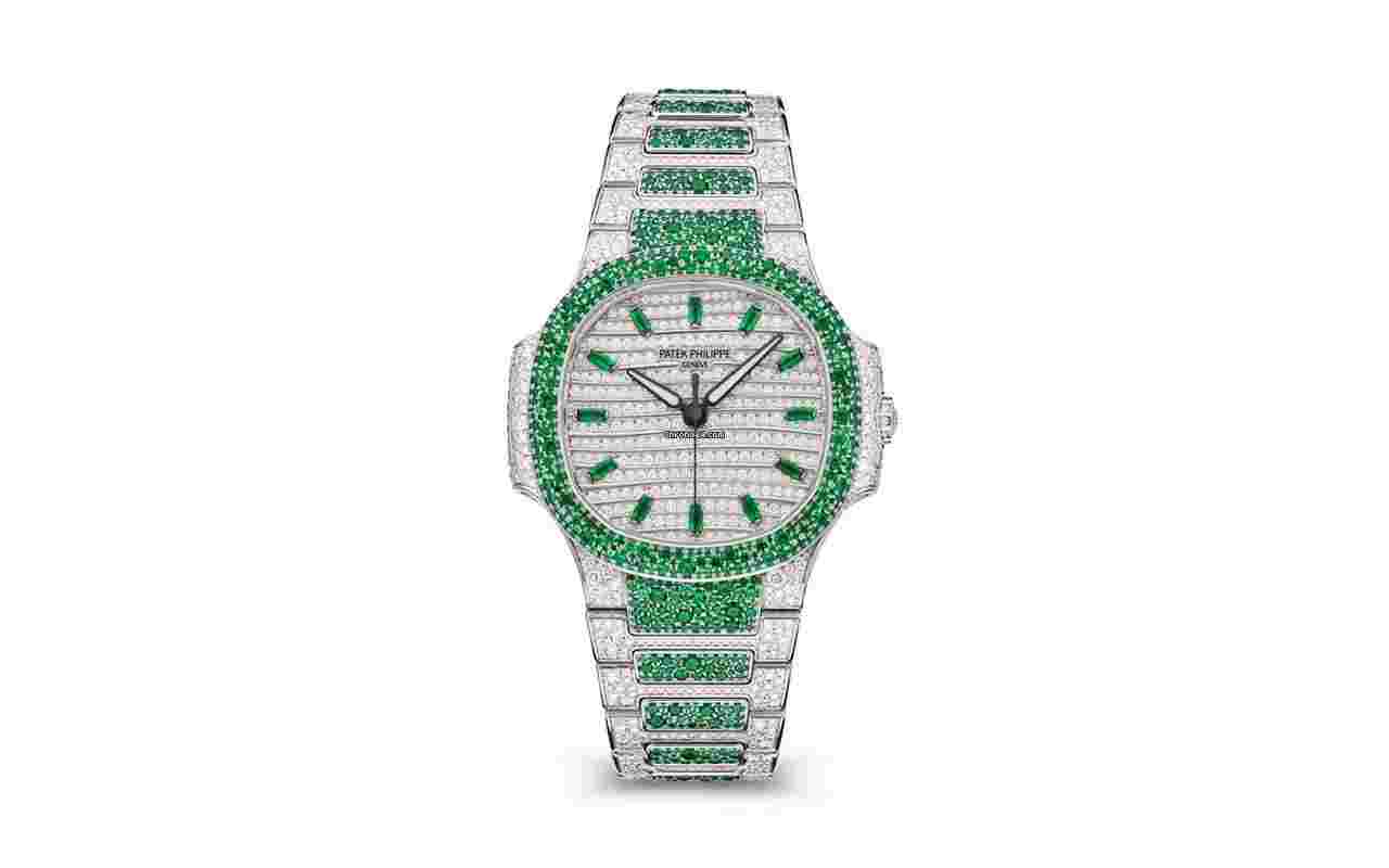 Patek Philippe Nautilus
2025 New 7118/1453G - Nautilus Diamond Paved Dial White Gold 35.2 mm