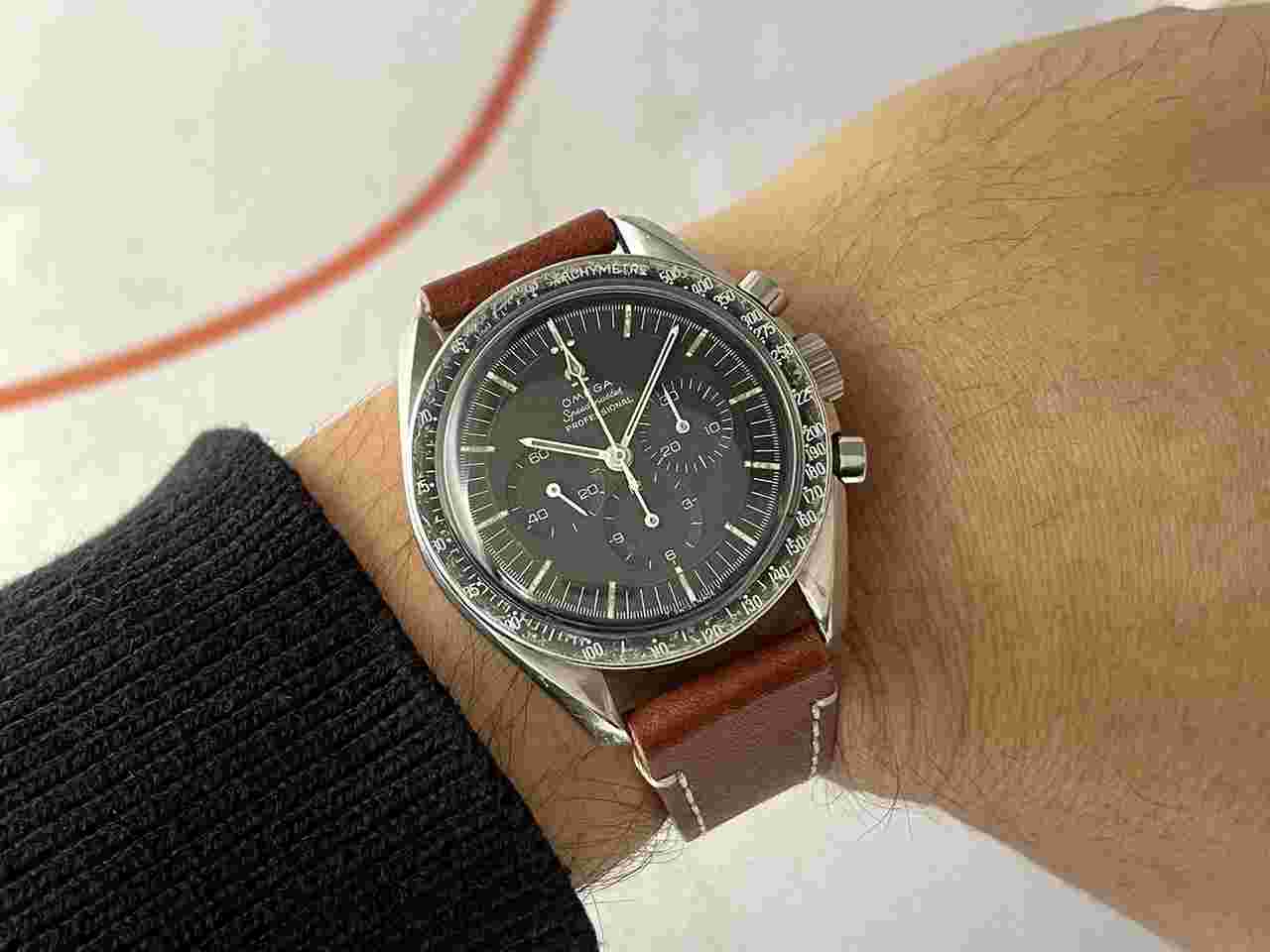 Omega Speedmaster Professional Moonwatch
Vintage hand-wound chronograph watch Ref. 105.012-65 Cal. 321