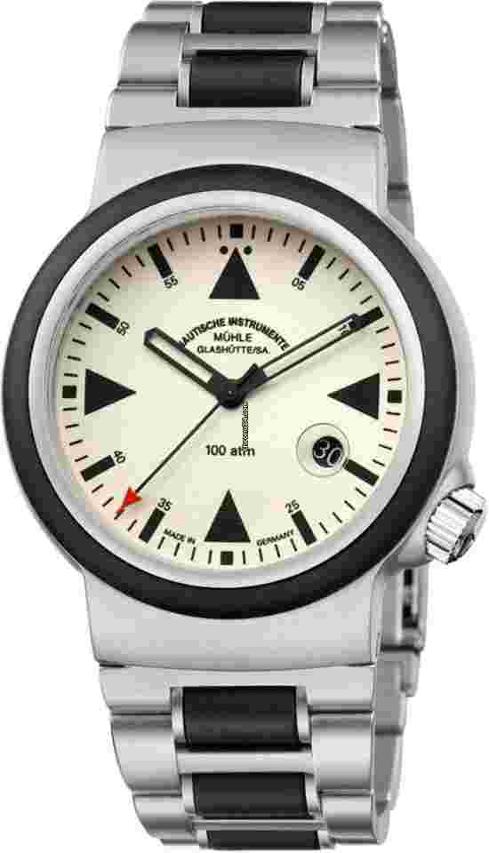 Mühle Glashütte S.A.R. Rescue-Timer
Lumen on Bracelet